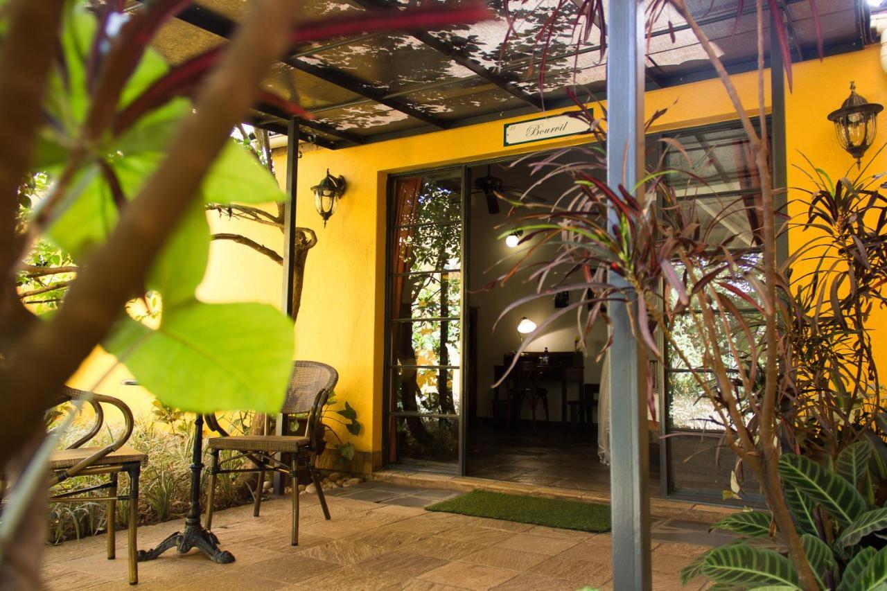 Hotel Bougainviller Кампала Екстер'єр фото